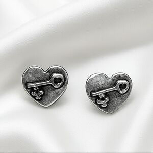 Heart Shaped Silver Stud Earrings – Minimalist Romantic Women Fashion Jewelry
